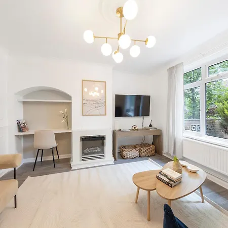 Modern 2-Bedroom Home In Bromley
